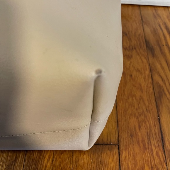 Beautiful Yves Saint Laurent BigBig Leather Tote - Picture 4 of 10